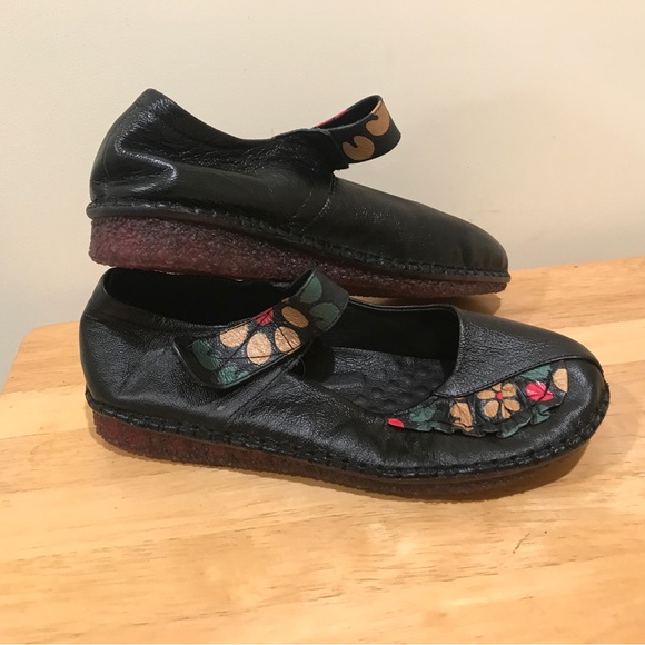 FLORAL PATTERN LEATHER MARY JANE (8) - Picture 2 of 10